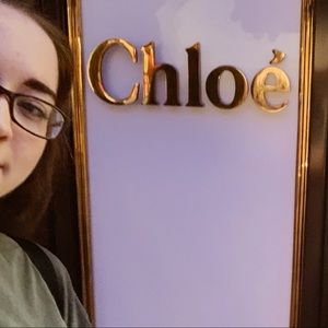 Meet your Posher, Chloe